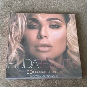 Huda Beauty 3D Pink Sands Highlighter Palette